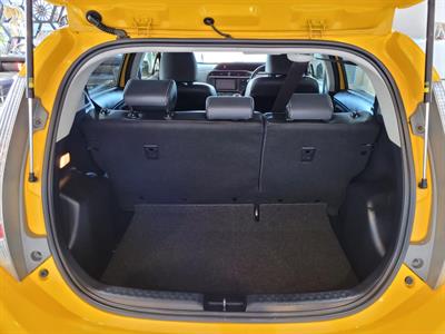 2014 Toyota Aqua - Thumbnail