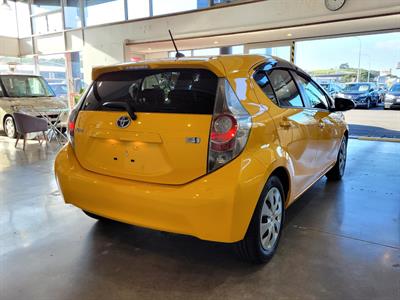 2014 Toyota Aqua - Thumbnail