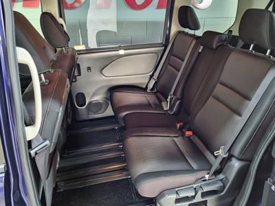 2016 Nissan Serena - Thumbnail