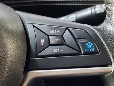 2016 Nissan Serena - Thumbnail