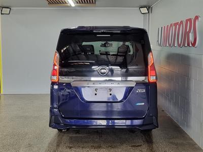 2016 Nissan Serena - Thumbnail