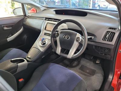 2014 Toyota Prius - Thumbnail