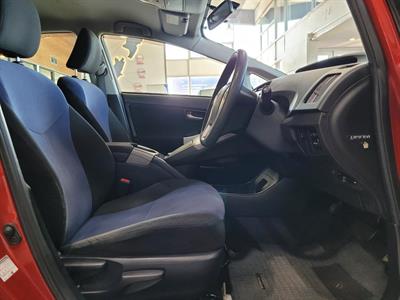 2014 Toyota Prius - Thumbnail