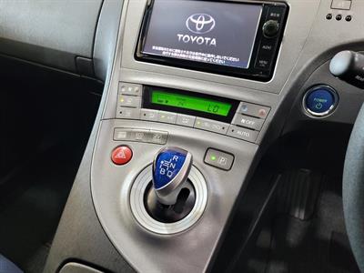 2014 Toyota Prius - Thumbnail