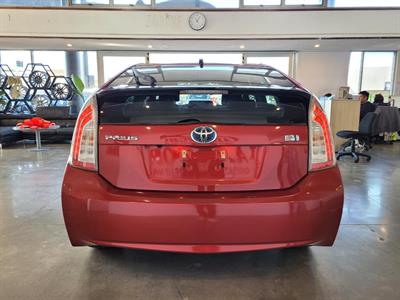 2014 Toyota Prius - Thumbnail
