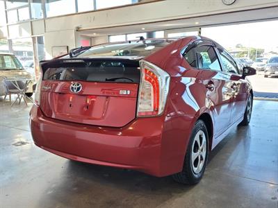 2014 Toyota Prius - Thumbnail
