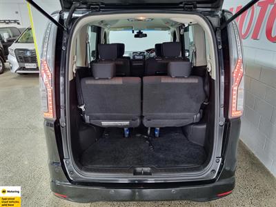 2015 Nissan Serena - Thumbnail