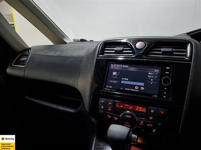 2015 Nissan Serena - Thumbnail