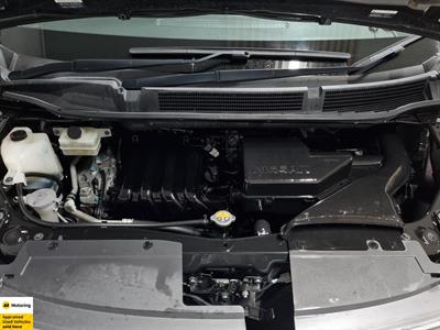 2015 Nissan Serena - Thumbnail