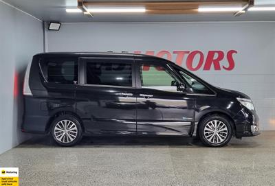 2015 Nissan Serena - Thumbnail