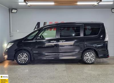 2015 Nissan Serena - Thumbnail