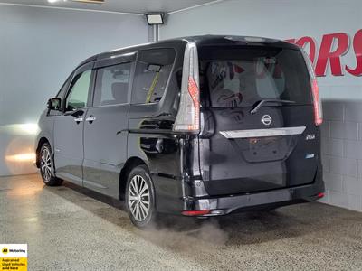 2015 Nissan Serena - Thumbnail