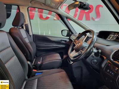 2019 Nissan Serena - Thumbnail