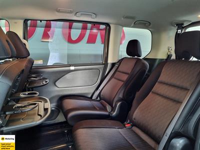 2019 Nissan Serena - Thumbnail