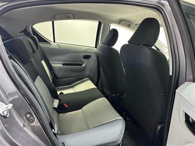 2012 Toyota Aqua - Thumbnail