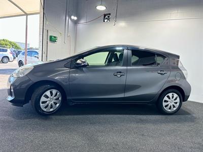 2012 Toyota Aqua - Thumbnail