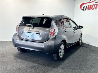 2012 Toyota Aqua - Thumbnail