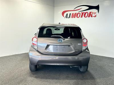 2012 Toyota Aqua - Thumbnail