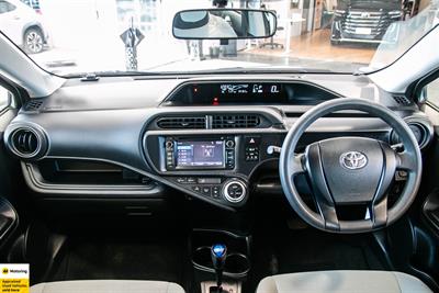 2015 Toyota Aqua - Thumbnail