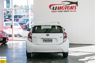 2015 Toyota Aqua - Thumbnail