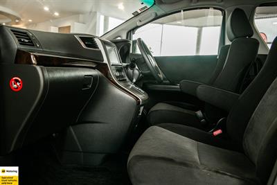 2013 Toyota Vellfire - Thumbnail