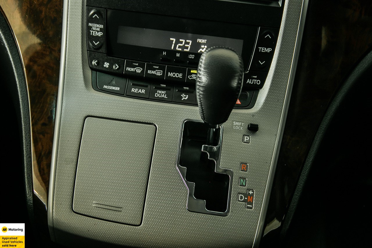 2013 Toyota Vellfire