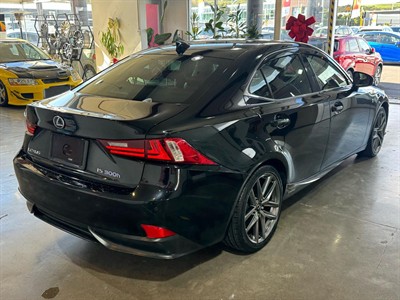 2014 Lexus IS 300h - Thumbnail