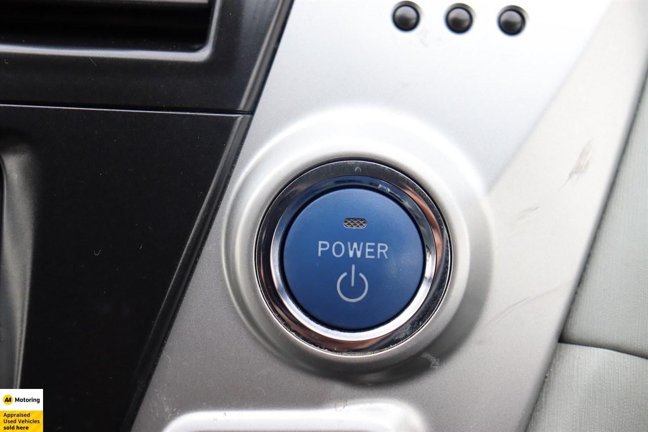 2012 Toyota Prius Alpha