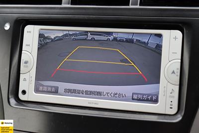 2012 Toyota Prius Alpha - Thumbnail