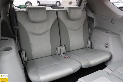 2012 Toyota Prius Alpha - Thumbnail