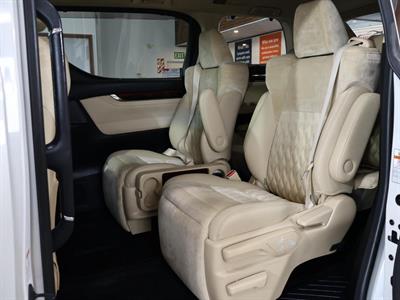 2015 Toyota Alphard - Thumbnail