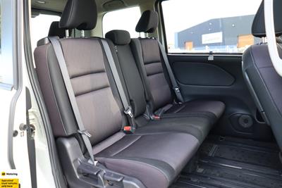 2018 Nissan Serena - Thumbnail