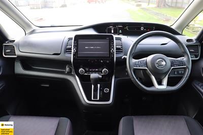 2018 Nissan Serena - Thumbnail