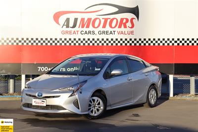 2017 Toyota Prius - Thumbnail