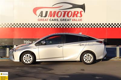 2017 Toyota Prius - Thumbnail