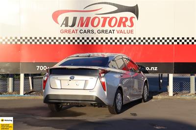 2017 Toyota Prius - Thumbnail
