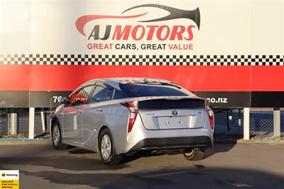 2017 Toyota Prius - Thumbnail