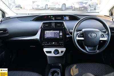 2017 Toyota Prius - Thumbnail