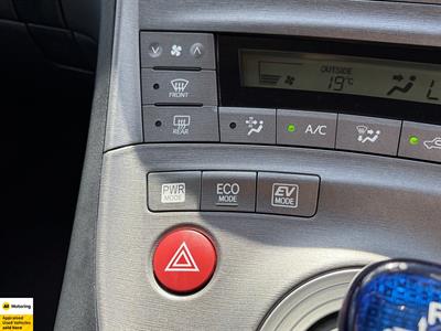 2013 Toyota Prius - Thumbnail