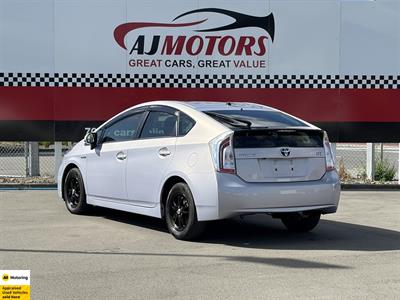 2013 Toyota Prius - Thumbnail