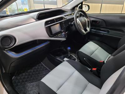 2016 Toyota Aqua - Thumbnail