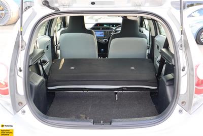 2014 Toyota Aqua - Thumbnail
