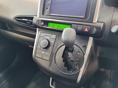 2013 Toyota Wish - Thumbnail