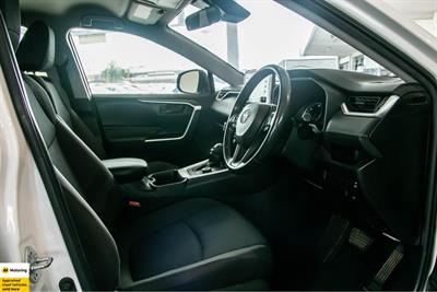 2021 Toyota RAV4 - Thumbnail