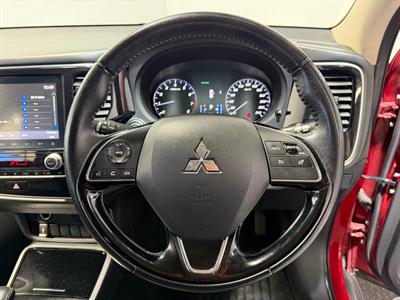 2022 Mitsubishi Outlander - Thumbnail