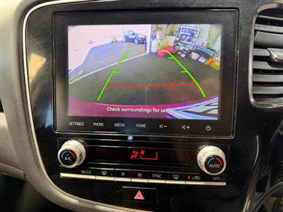 2022 Mitsubishi Outlander - Thumbnail