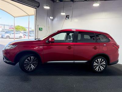 2022 Mitsubishi Outlander - Thumbnail