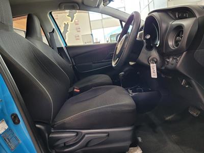 2017 Toyota Vitz - Thumbnail