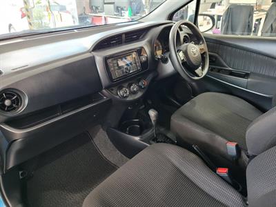 2017 Toyota Vitz - Thumbnail