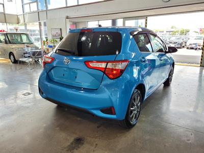 2017 Toyota Vitz - Thumbnail